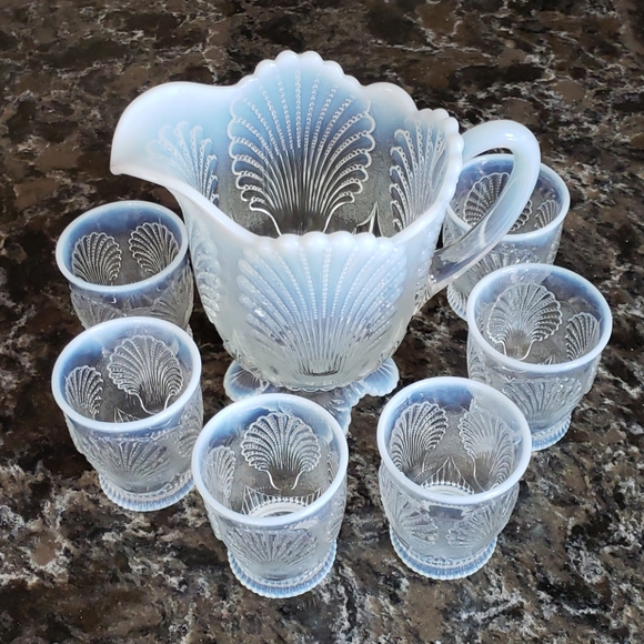 Carnival Glass Other - Carnival Pitcher and 6 Piece Glass Set